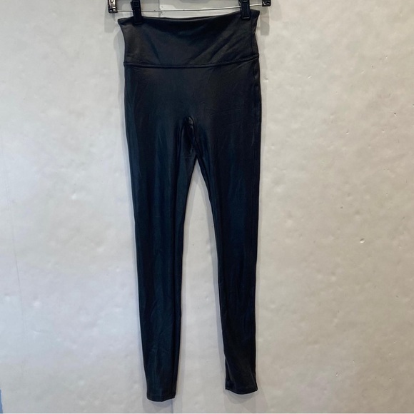 Spanx smoothing faux leather leggings Size small - Picture 4 of 10
